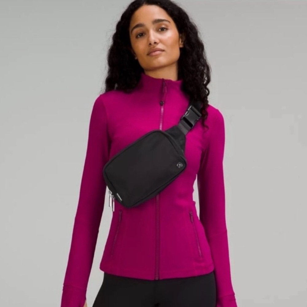 ⚡️NWT⚡️ Lululemon Everywhere Belt Bag Large - Picture 2 of 5